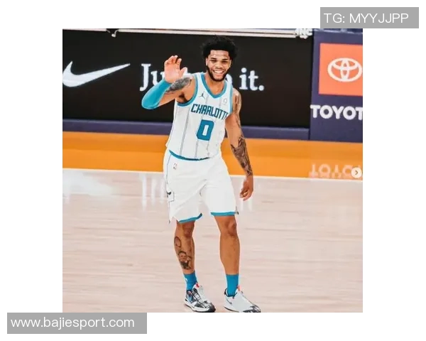 迈尔斯布里奇斯表现出色14投6中贡献17分4篮板三分球命中率高达50 迈尔斯布里奇斯表现出色14投6中贡献17分4篮板三分球命中率高达50