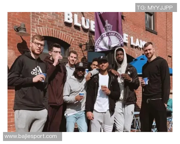 托尼帕克与保罗同现身马刺比赛现场引发球迷热议